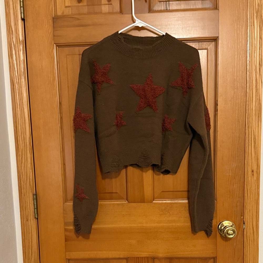 Cider brown star sweater with distressed detailing on collar & sleeve ends. Sz S